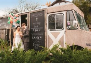 Tendances mariage 2023 : un stand de restauration ou "food trucks"